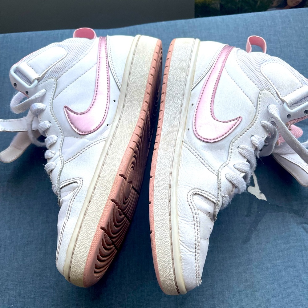 Nike youth size 4